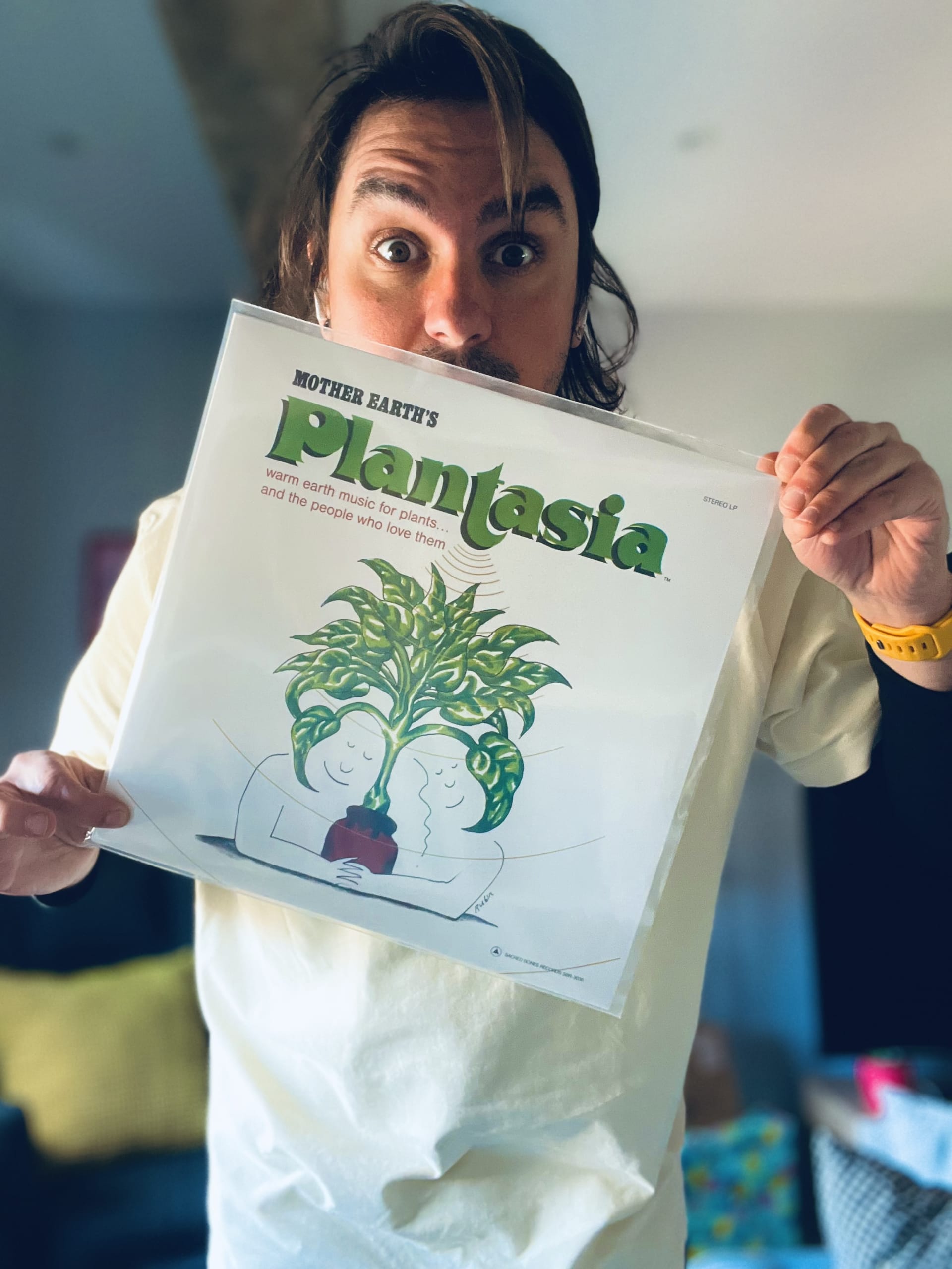 Un autorretrato mío con el disco de Plantasia Un autorretrato mío con el disco de Plantasia