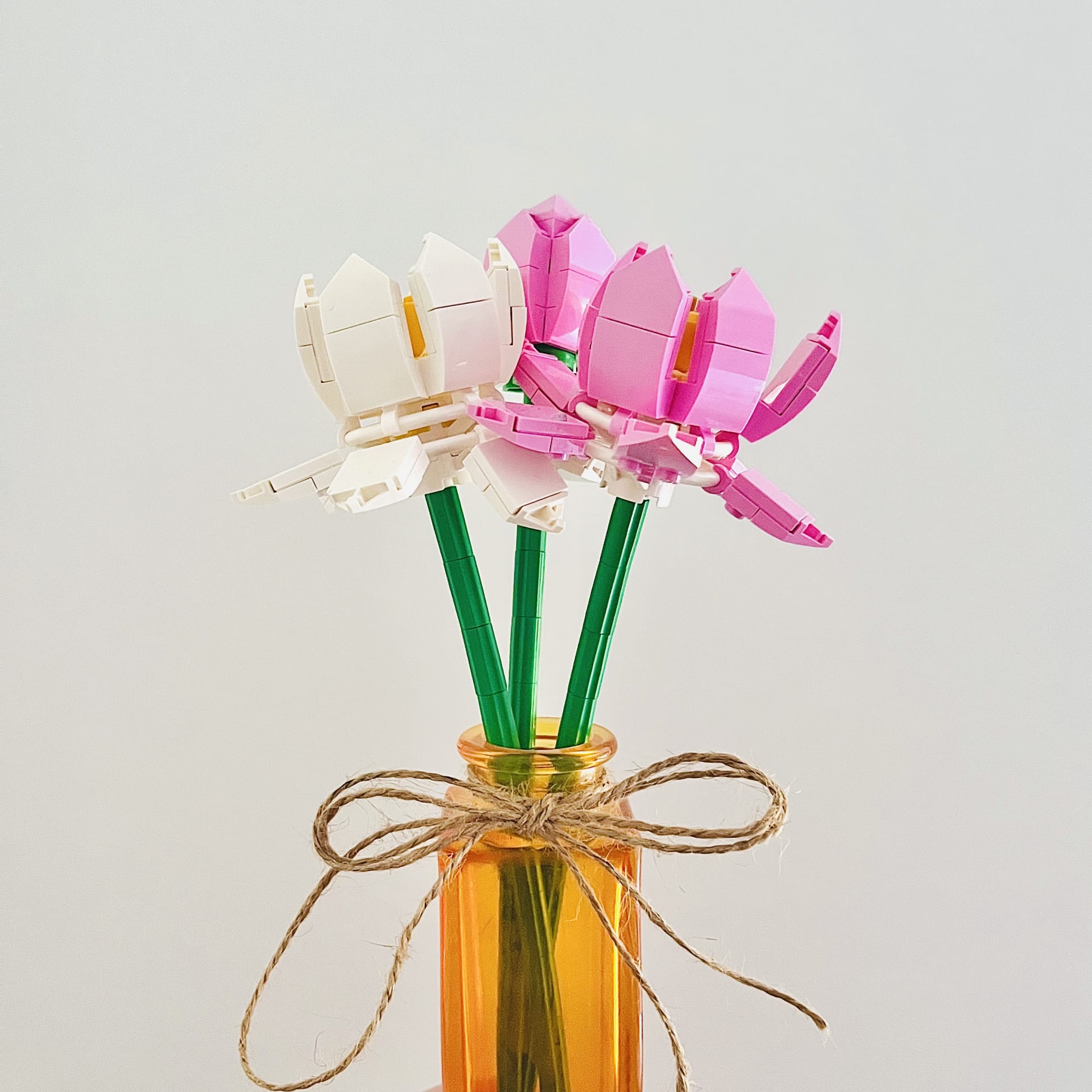 Una flor hecha de LEGO Una flor hecha de LEGO