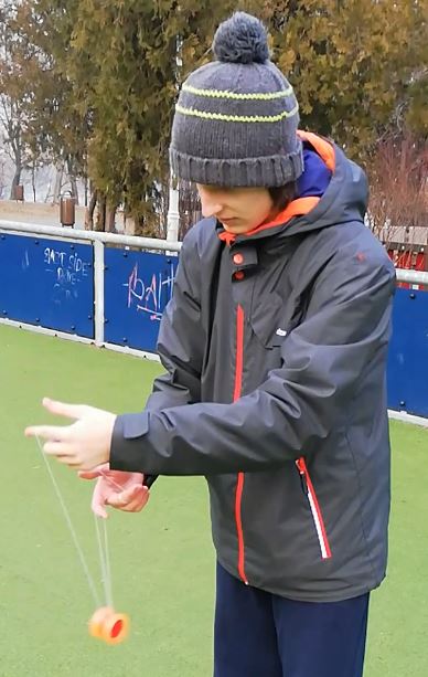 advanced yoyo tricks-barell rolls 1