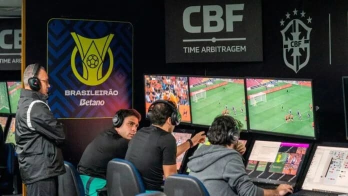 FIFA proíbe apostas no VAR e cobra mudança da CBF FIFA proíbe apostas no VAR e cobra mudança da CBF