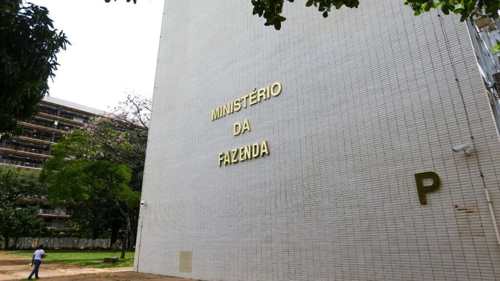 Fazenda abre consulta pública sobre exigências para fornecedores de apostas no Brasil Fazenda abre consulta pública sobre exigências para fornecedores de apostas no Brasil