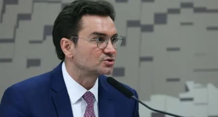Regulamentação de Cassinos no Brasil Pode Gerar até 1 Milhão de Empregos, Diz Ministro Regulamentação de Cassinos no Brasil Pode Gerar até 1 Milhão de Empregos, Diz Ministro