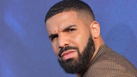 Drake lucra R$ 2,6 milhões em apostas no Super Bowl 57