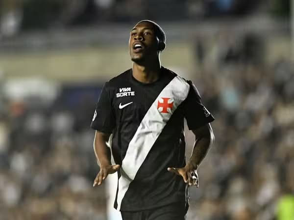 Rayan comemora gol contra Marica