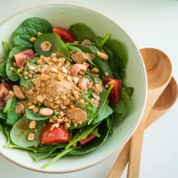 Vibrant Spinach and Tomato Salad with Crunchy Peanuts