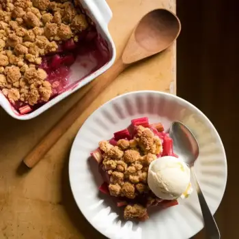 Rhubarb Crisp