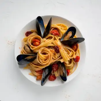 Linguine with Mussels & Saffron