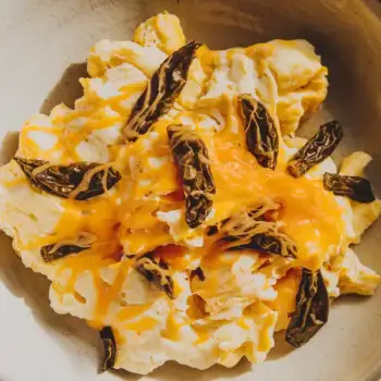 Scrambled Eggs with Roasted Green Chiles and Cheddar