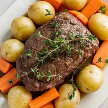 Hearty Slow-Cooked Beef Roast with Carrots & Potatoes