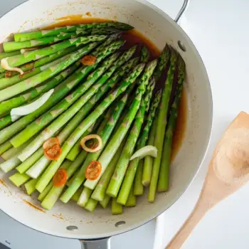 Spicy Stir-Fried Asparagus