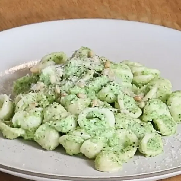 Pasta with Broccoli Pesto