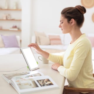 TL 30 Daylight therapy lamp from beurer in use