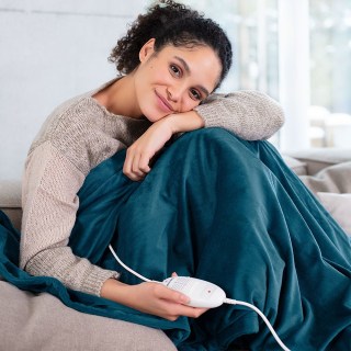 HD 75 Cosy Ocean Heated overblanket from beurer in use