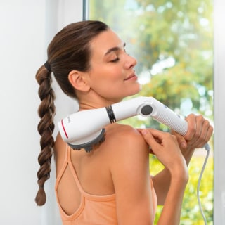 MG 44  Infrared massager from beurer in use