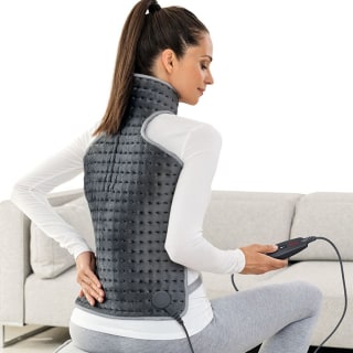 HK 64 Cosy Grey Poduszka elektryczna pod plecy i kark w zastosowaniach firmy Beurer HK 64 Cosy Grey Poduszka elektryczna pod plecy i kark w zastosowaniach firmy Beurer
