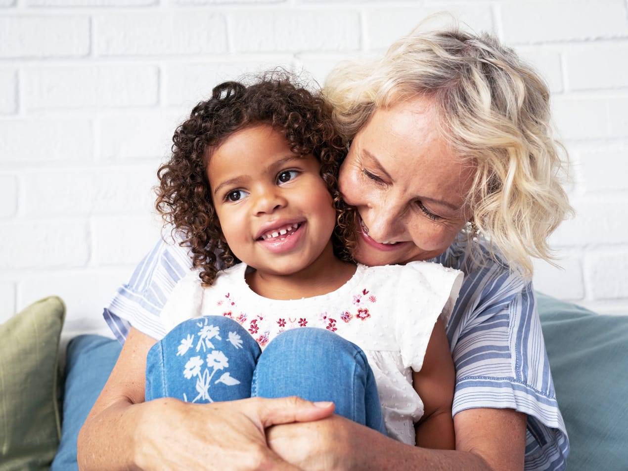 grand-mère avec petit-enfant