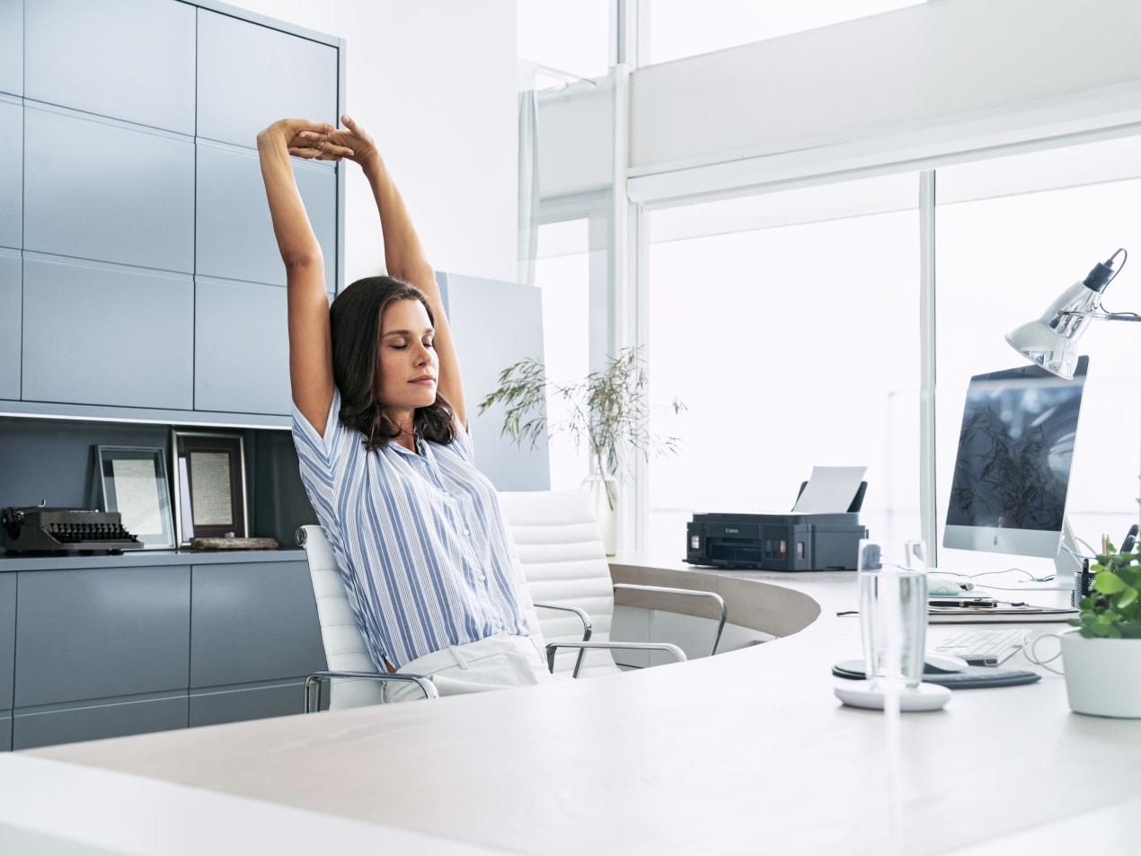 Femme au travail à domicile