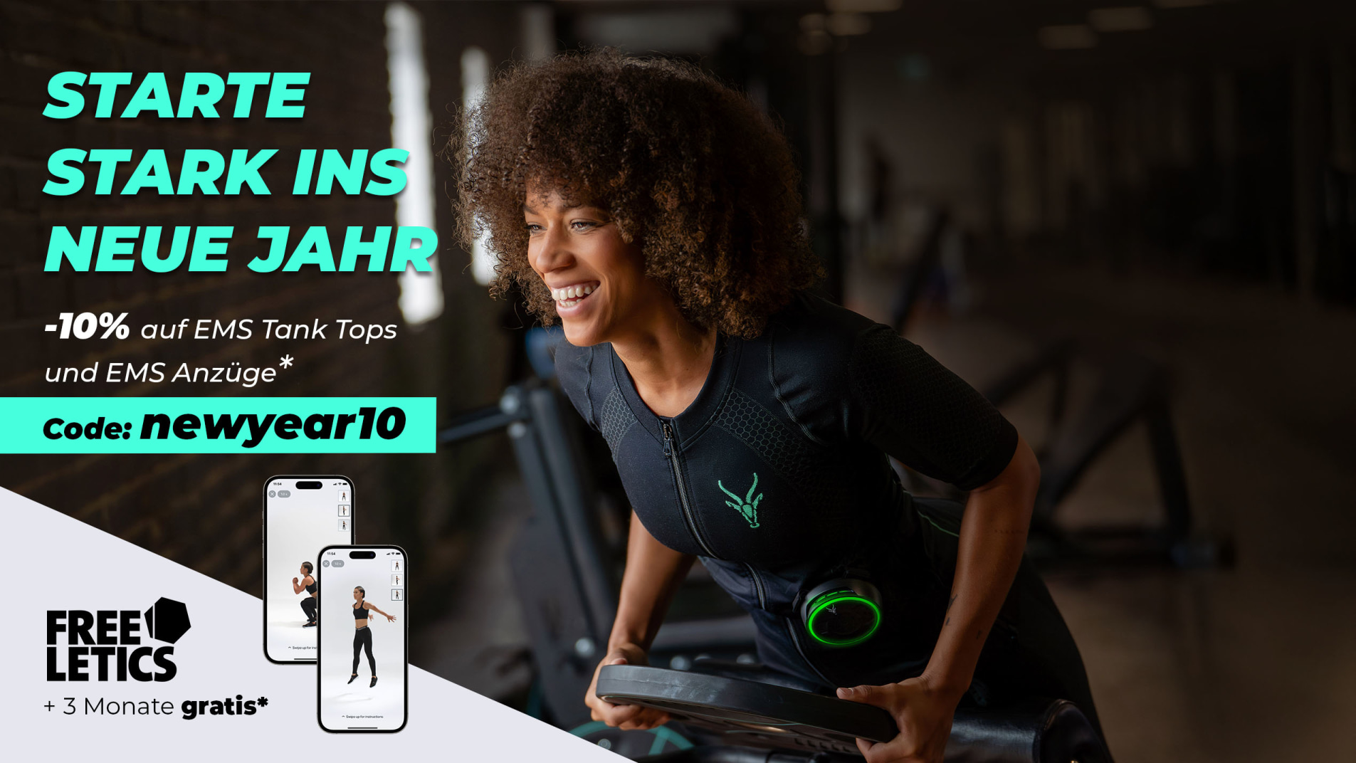 Eine Frau trainiert gut gelaunt im Gym mit dem Antelope EMS-Anzug, daneben steht der Text: –10% auf EMS-Anzüge & Tank Tops, Code:newyear10 + Freeletics gratis