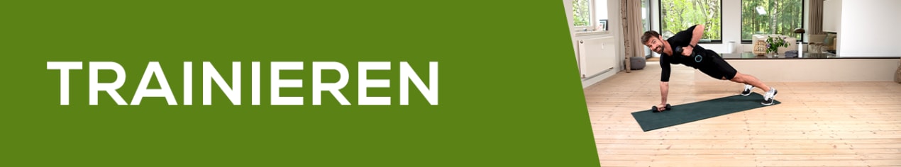 Ein Mann liegt auf einer Fitnessmatte und trägt einen EMS-Anzug zum Muskeltraining. Im Bild ist der Schriftzug ‚Trainieren‘ zu sehen.