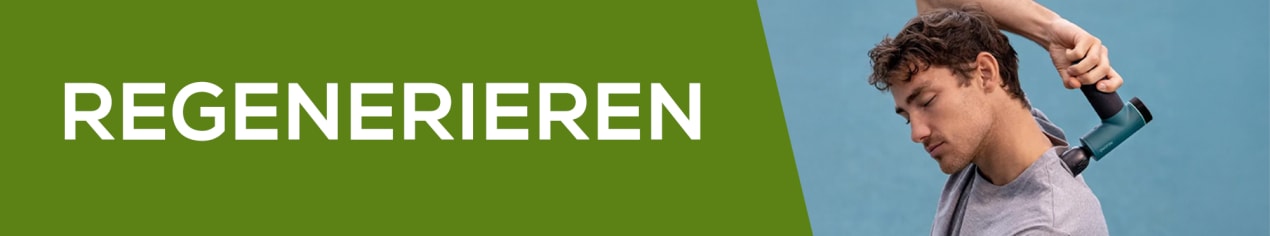 Ein Mann verwendet eine Massagegun von Beurer zur Muskelentspannung. Im Bild ist der Schriftzug ‚Regenerieren‘ zu sehen.