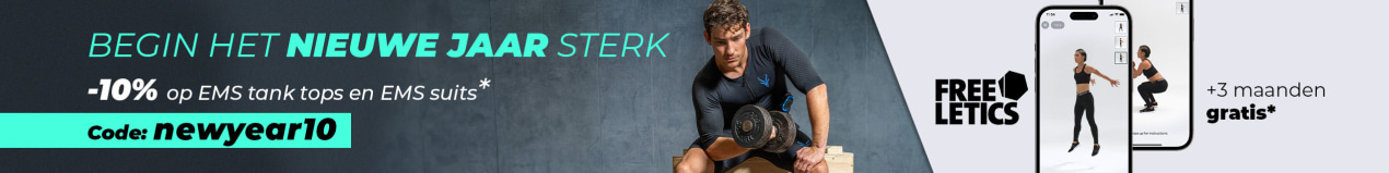 Een gespierde man in een EMS-pak traint in de sportschool met halters. Naast hem staat “Sterk het nieuwe jaar in – 10% korting op EMS-tanktops en EMS-pakken – code: newyear10 + 3 maanden Freeletics gratis*”.