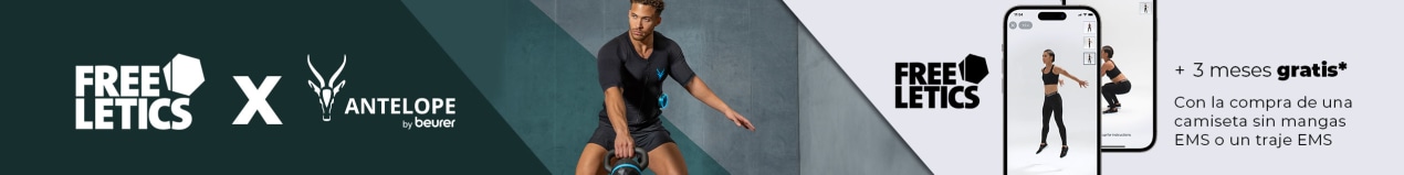 Un hombre atlético realiza ejercicios con pesas rusas en el gimnasio. Lleva el traje EMS de Antelope. En la imagen se lee «Freeletics x Antelope» y «+ 3 meses de Freeletics gratis» al comprar una camiseta sin mangas EMS o un traje EMS.