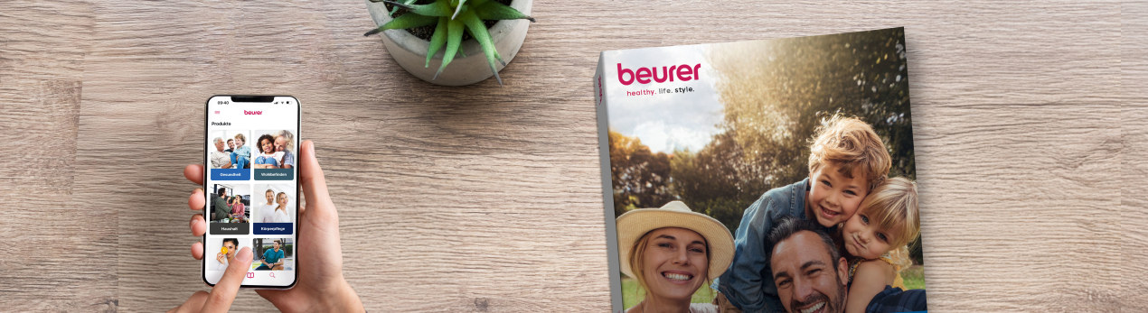 Katalog liegt auf Schreibtisch