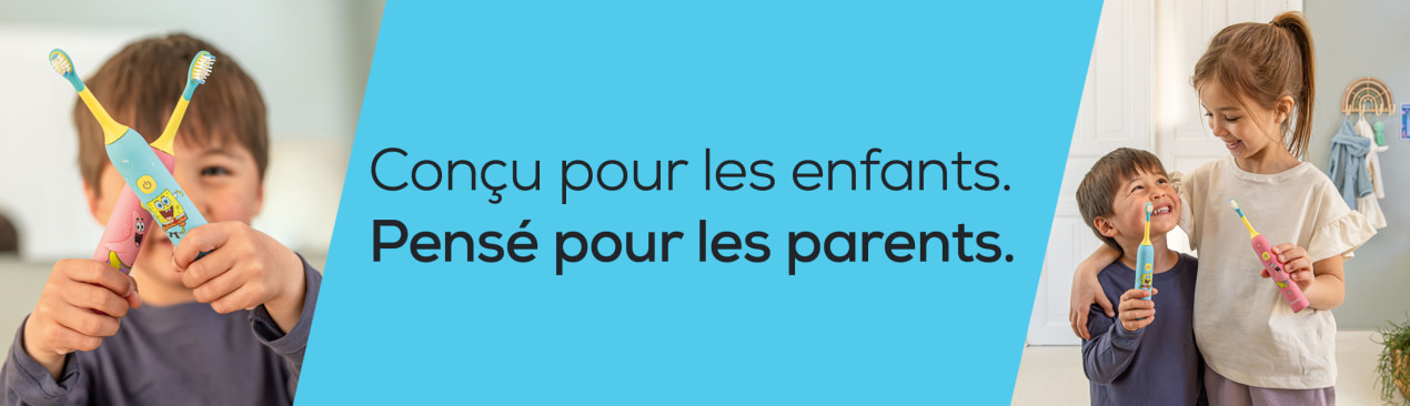 Les enfants se brossent les dents avec la brosse à dents électrique Beurer SC 11 au design SpongeBob
