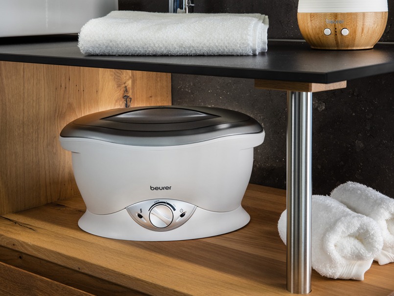 Bain de paraffine rangé sur une étagère