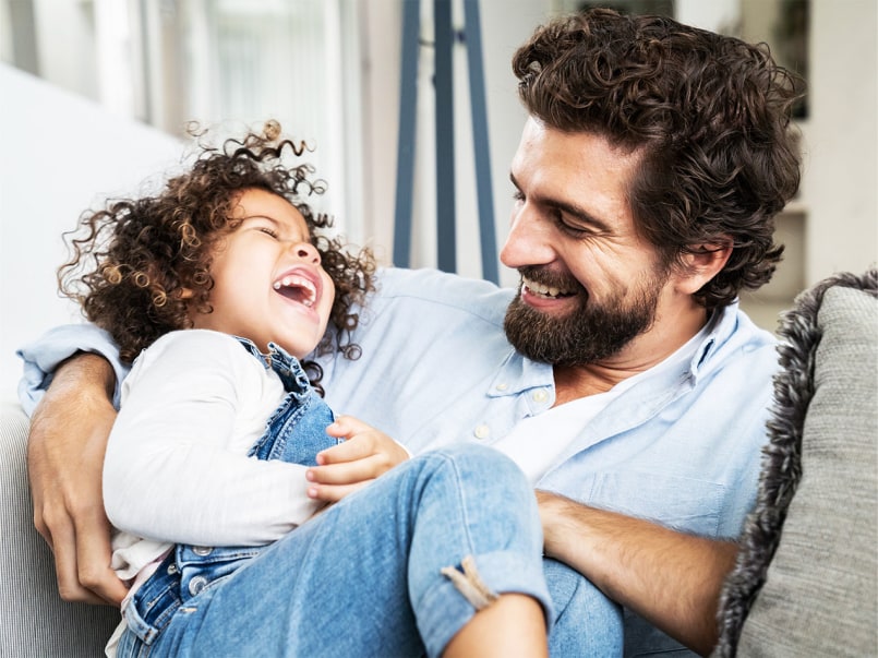 Padre e figlia ridono