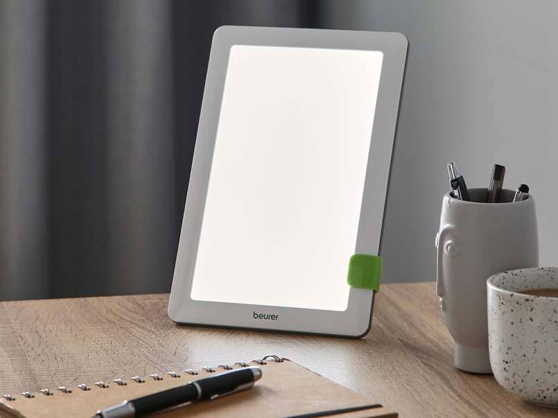 TL 30 Tageslichtlampe auf dem Tisch