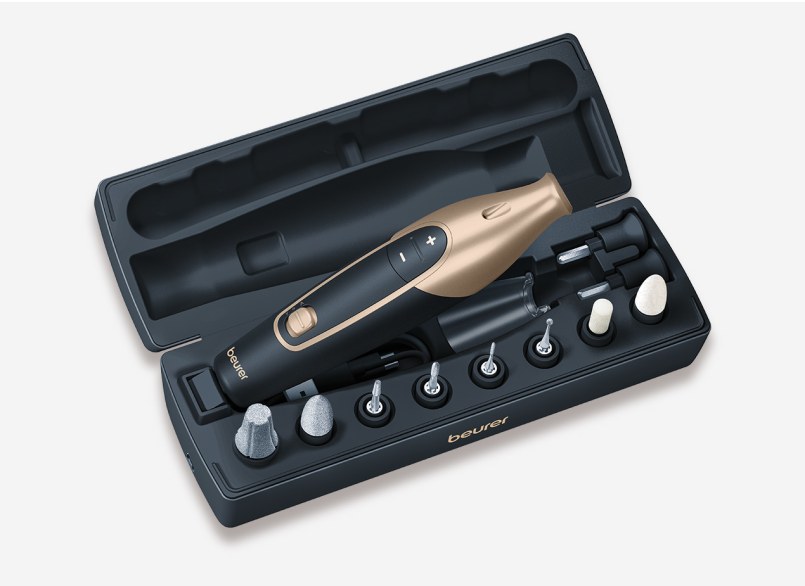 Beurer MP 84 Nagelfräser in Schwarz verstaut in der offenen Ladebox mit den verschiedenen Aufsätzen für die Mani- und Pediküre