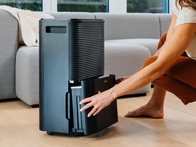 Der Wassertank des LE 250 wird abgenomen.