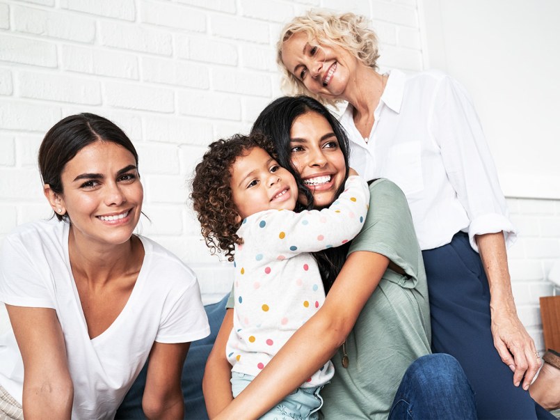 Oma, Mutter, Tochter und Kind - 3 Generationen - auf einem Bild