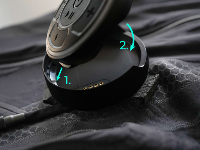 Sur l'image, on peut voir comment insérer le booster dans le support de la combinaison Antelope EMS.