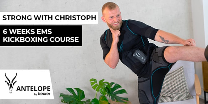Personal trainer Christoph shows his EMS training plan for kickboxing in a YouTube format.