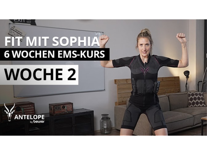 Sophia Bergner performs a fitness exercise in the mobile EMS suit from Antelope.