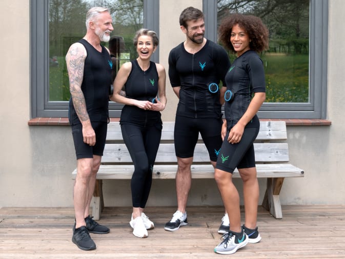 Four people enjoy EMS training with the EMS suit from Antelope.