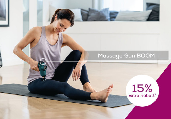 Person nutzt die Massagegun BOOM von Beurer zur Muskelentspannung nach dem Training