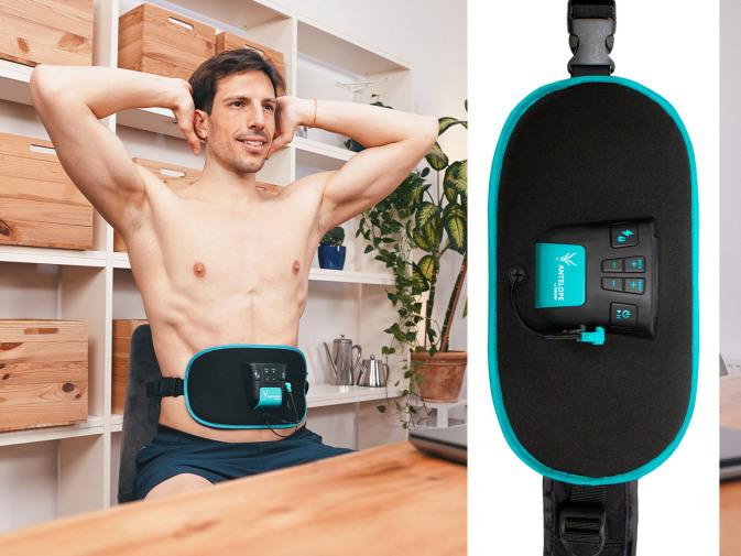 Mann trägt den Corefit II EMS Bauchmuskelgürtel von Antelope während des Trainings zu Hause; daneben Nahaufnahme des Geräts mit Steuerungseinheit und Elektrodenbereich.