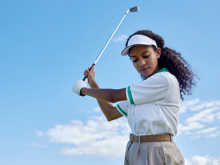 A woman uses EMS training to support her golfing routine.