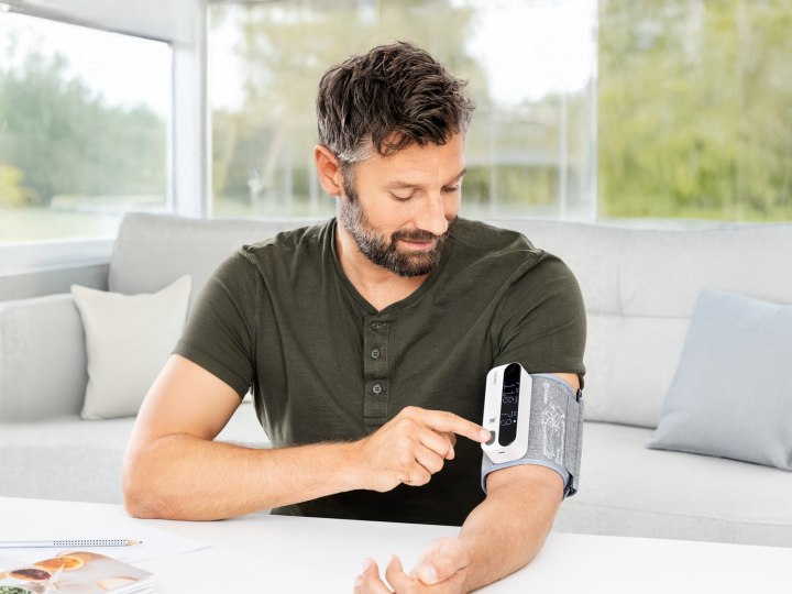 Man uses Beurer BM 89 blood pressure monitor
