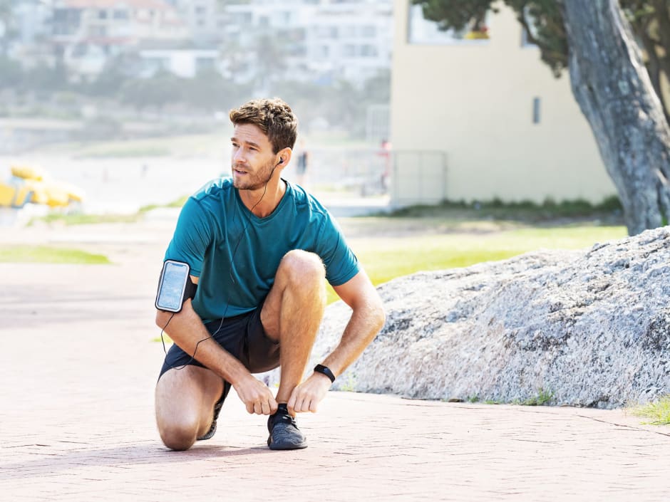 Man joggend in de natuur