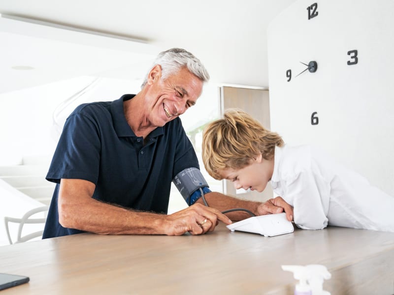 Homme avec enfant