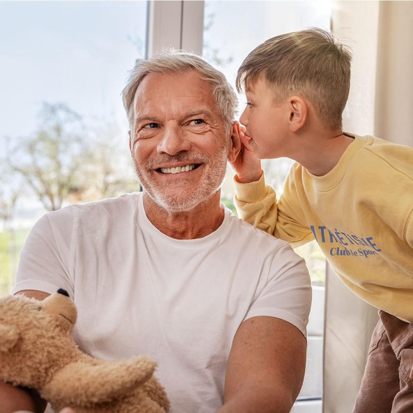 HA 90 digital Digital hearing amplifiers from beurer in use