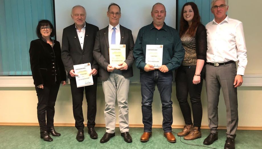 v.l. Rita Hieninger stv. OVV, Karl-Heinz Kilger, Günther Bartl, Sigi Tesch, Julia Ebner-Dischinger DBB-Bezirksjugendvors. für Niederbayern und OVV Günther Achatz
