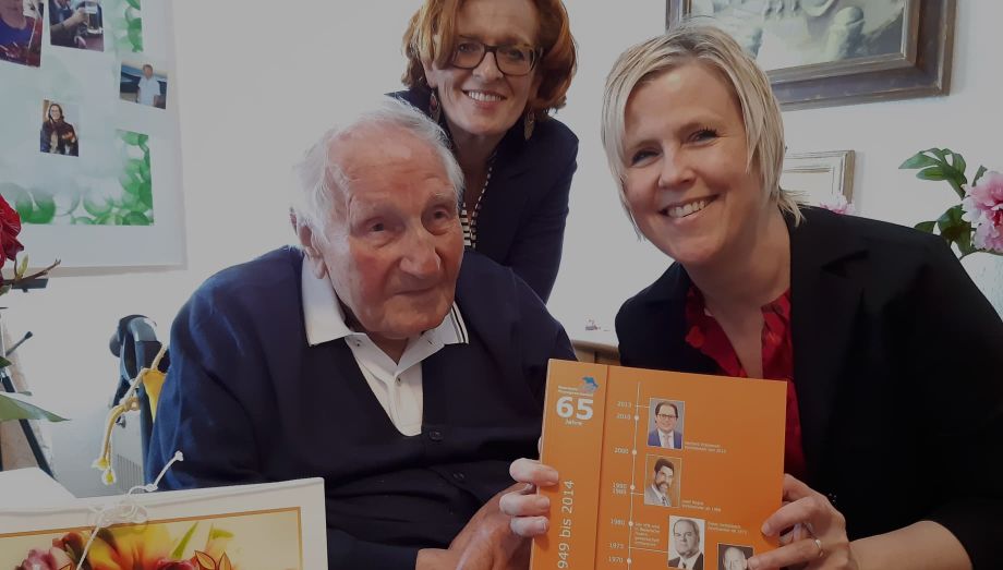 v.l.: Herr Lachner mit Angelika Fellner-Frohnhöfer und Birgit Fuchs