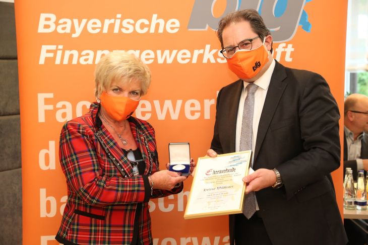 Angelo-Kramel-Medaille für Helene Wildfeuer