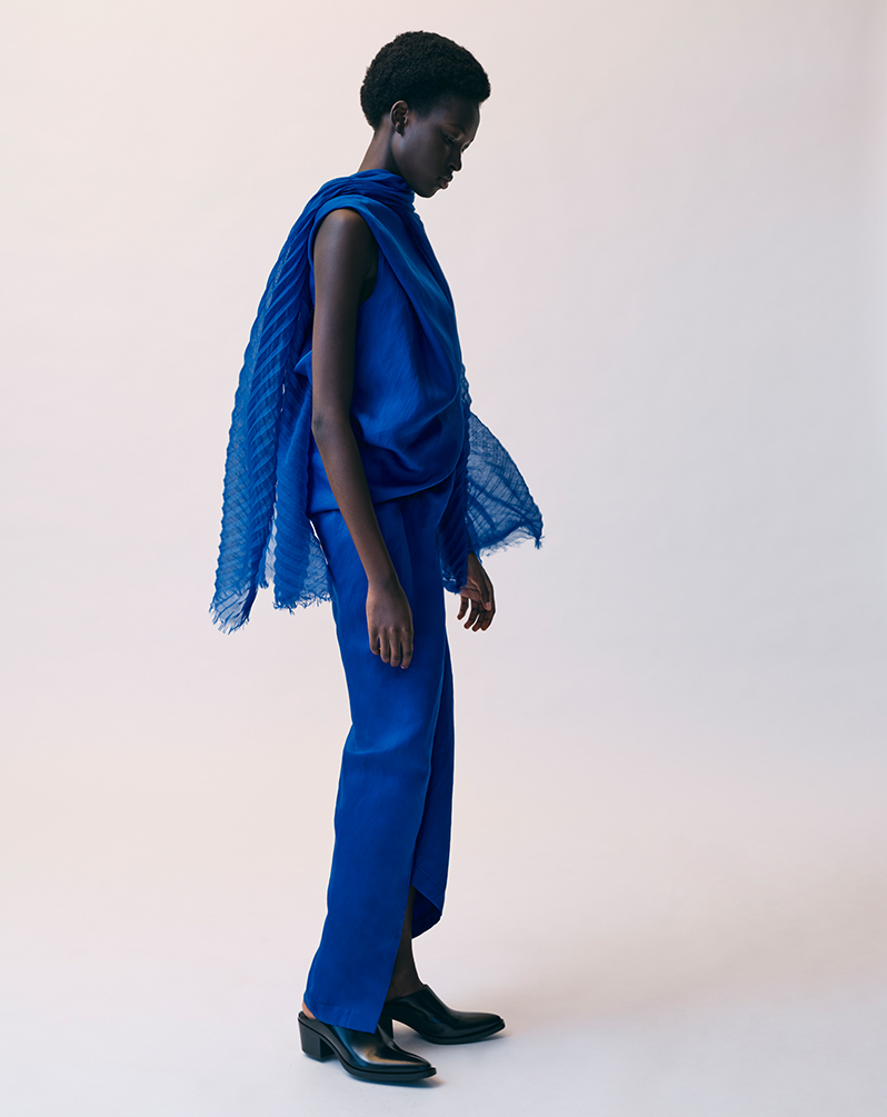 Model Wears Issey Miyake - Feather Ramie Pleats Stole