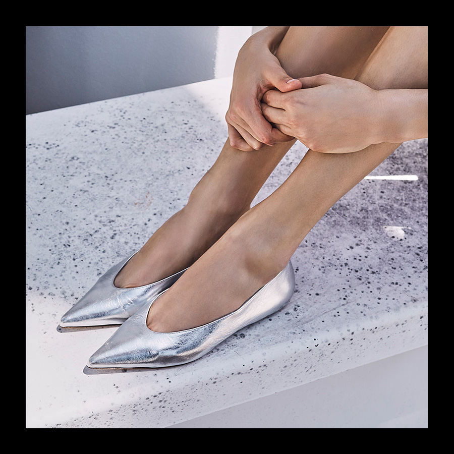 Model Wears Stuart Weitzman - Lina Metallic Point-Toe Ballerina Flats